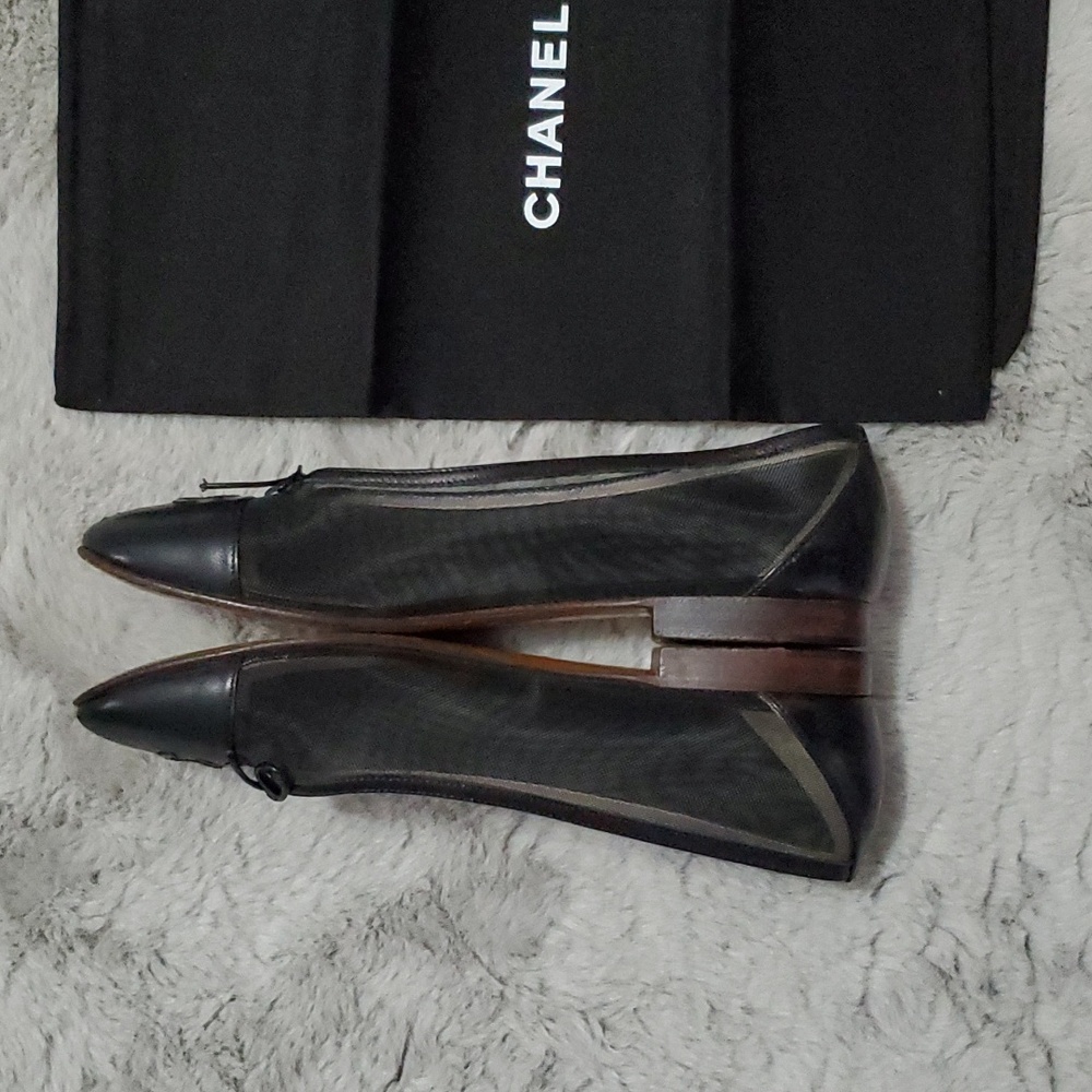 CHANEL Black Flats with Bow Detail - Picture 6 of 16